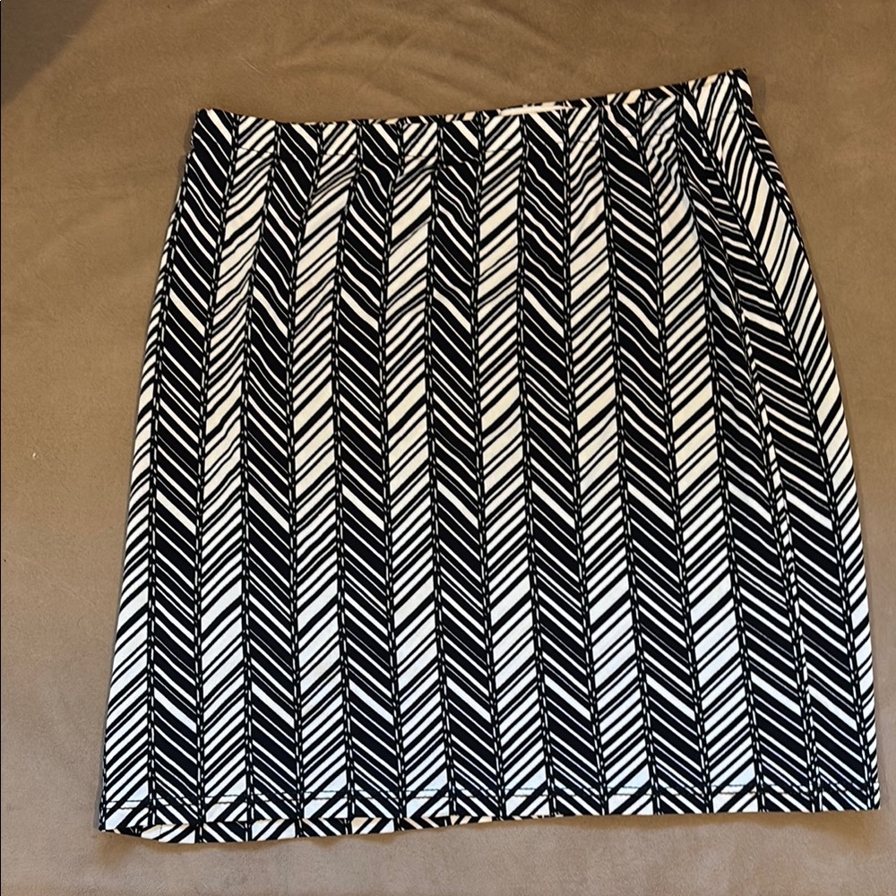 KORS Michael Kors Black and White Geometric Pencil Skirt
